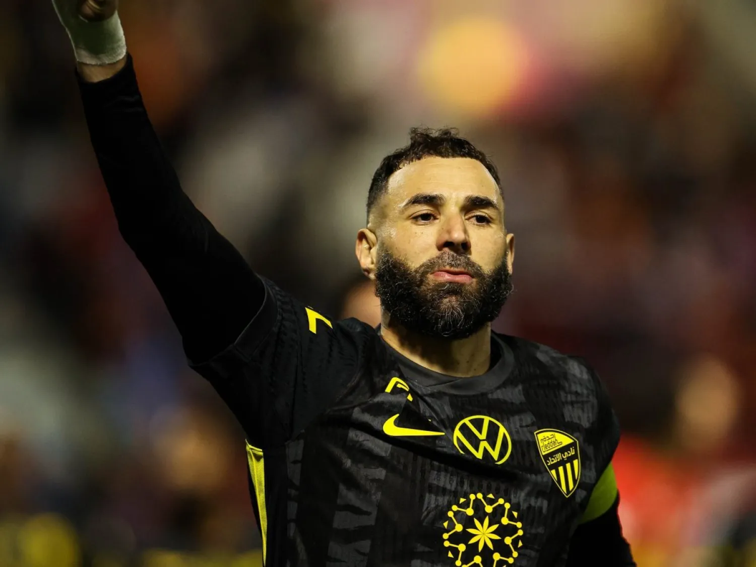 رسمياً: بنزيما ينتقل من الاتحاد الى الهلال في صفقة تاريخية تثير غضب رونالدو