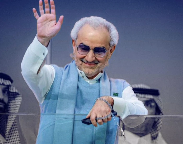 حصري.. جرد الصفقات السبع التي تكفل بها الوليد بن طلال وحقيقة ما حصل عليه بنزيما للتوقيع مع الهلال