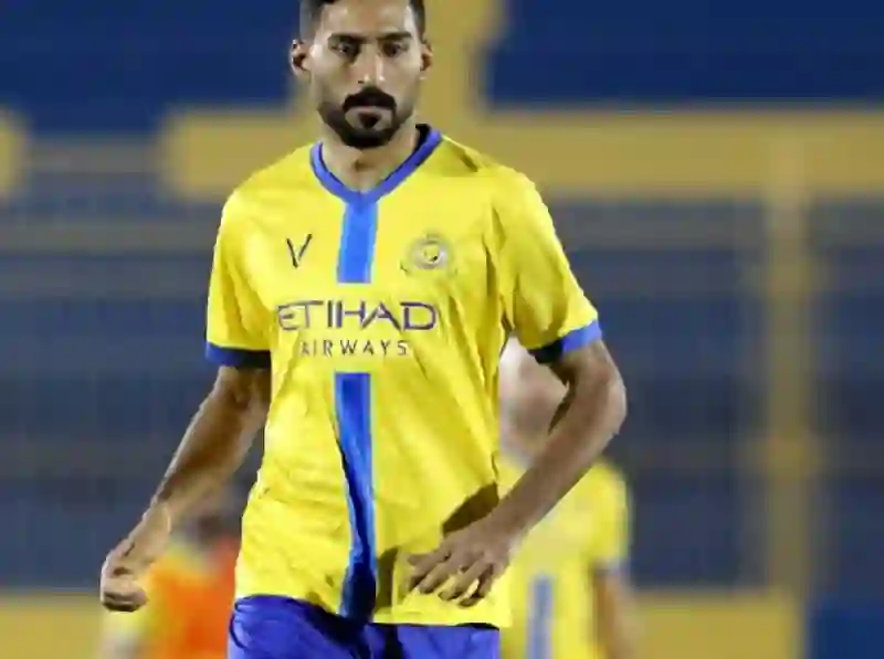 النصر يطيح بنجمه الكبير ويتخلى عنه في الوقت الصعب