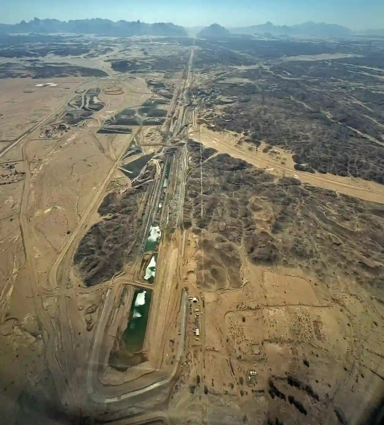 حصري.. صورة مسربة تكشف عن المعجزة السعودية التي تبنيها السعودية في الصحراء