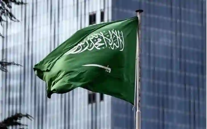 السعودية تعلن عن بدء تحويل إقامة هذه الفئات من الوافدين والعاملين في المملكة الى نظام الاقامة الدائمة برسوم رمزية
