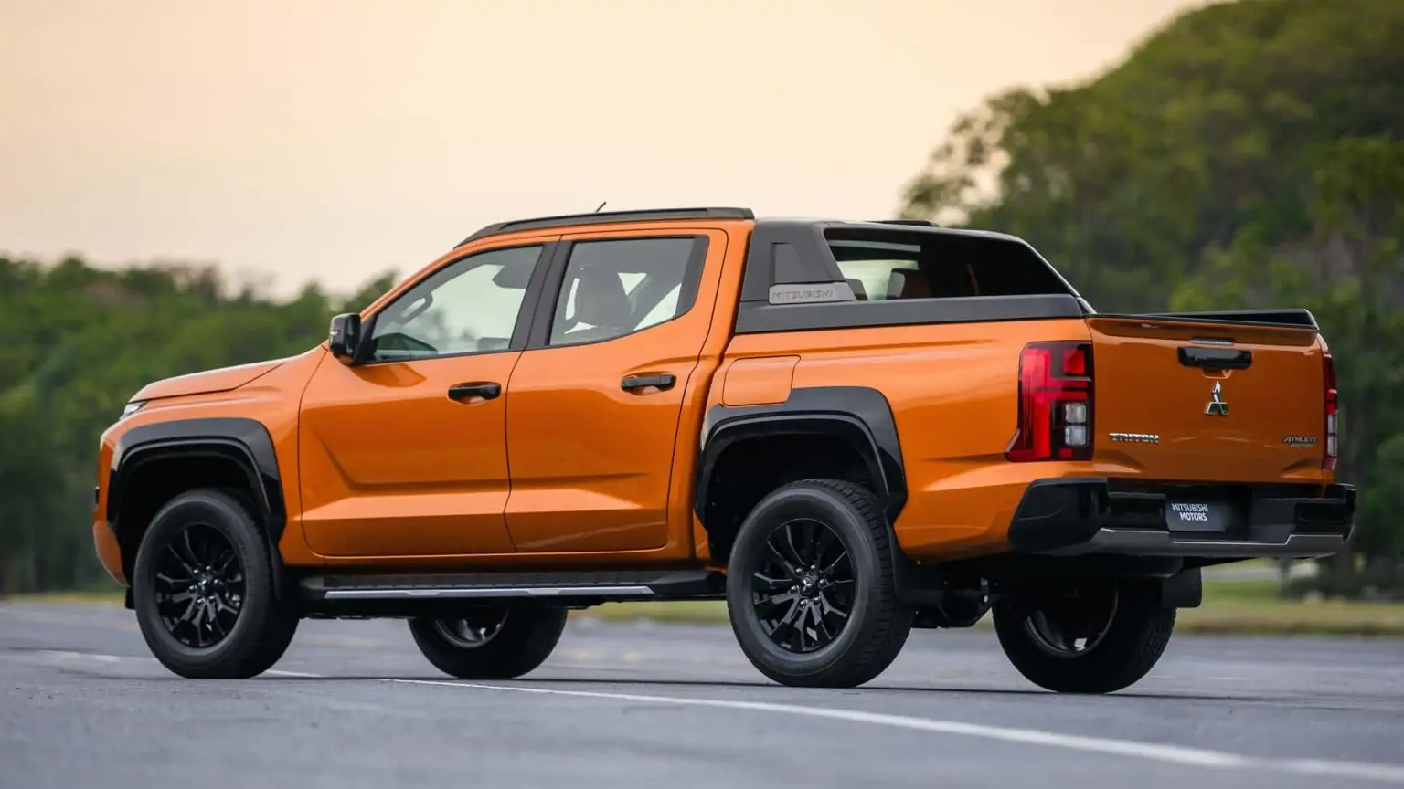 سيارة البر الجديدة من ميتسوبيشي ومميزات ومواصفات ميتسوبيشي L200 - 2024 وأسعارها كاش وتقسيط في عروض عيد الاضحى من العيسر