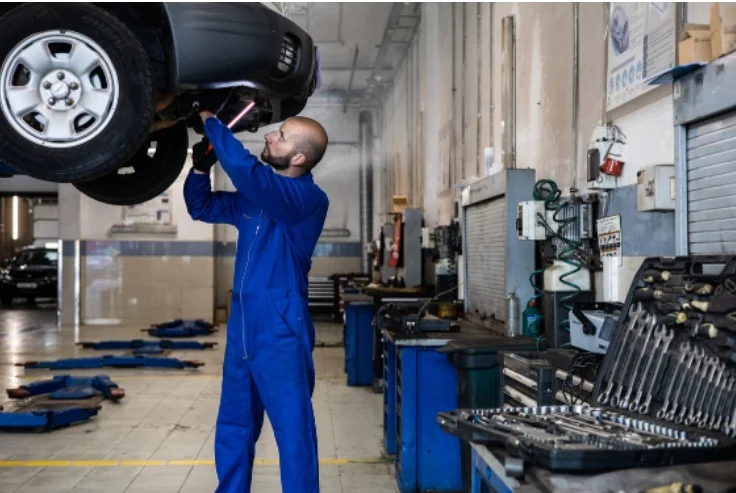 هل الفحص الدوري ضروري قبل بيع السيارة لنقل الملكية؟