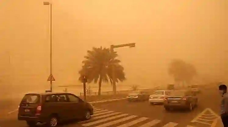 رسمي وعاجل .. بيان هام حول العواصف الرملية في السعودية