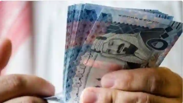 عاجل .. تدخل سعودي حاسم لحل مشكلة صرف الريال في اليمن والبنك المركزي يوجه بتنفيذ القرار فوراً