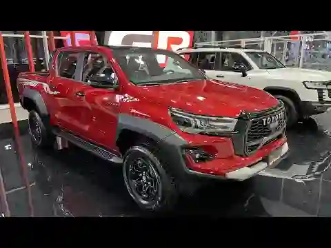 عبد اللطيف جميل يعلن عن فئات جديدة من وحش الصحراء تويوتا هيالكس 2024 تصل السعودية ويكشف عن سعرها كاش وتقسيط ومميزاتها والفرق بينها