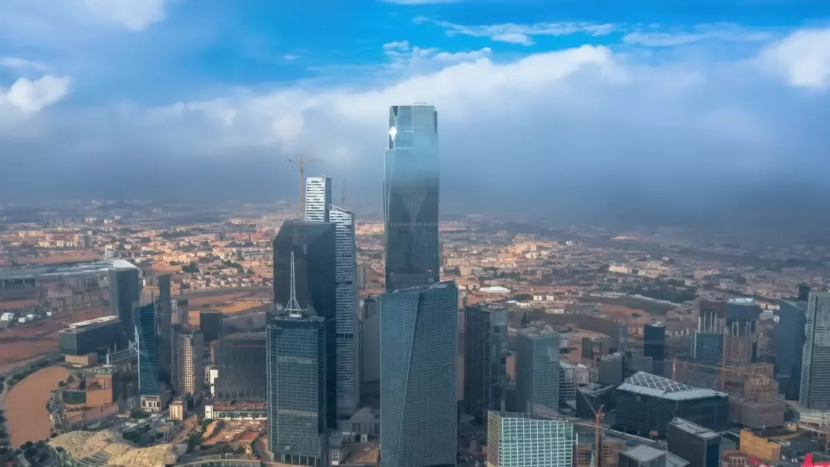 عاجل من الأرصاد.. عاصفة لا تبقي ولا تذر تصل لثمانية مناطق في السعودية خلال الساعات القادمة